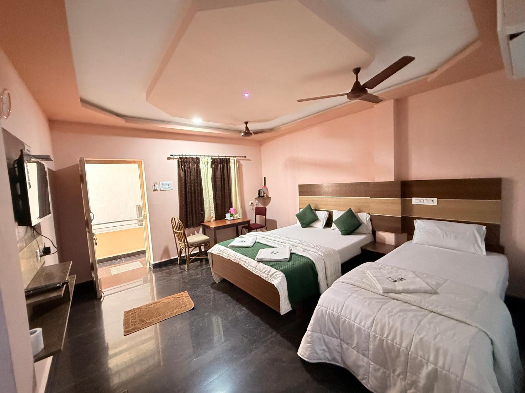 Sri Murugan Beach Paradise Hotel มหาพลีปุรัม ภายนอก รูปภาพ