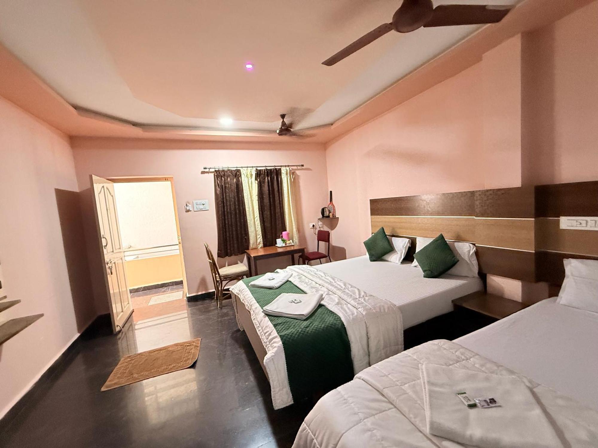 Sri Murugan Beach Paradise Hotel มหาพลีปุรัม ภายนอก รูปภาพ